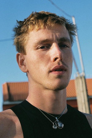 Harris Dickinson photo