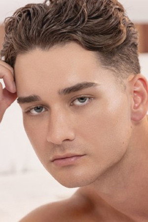 Photo of Bailey Zane from the Latest Netflix gallery