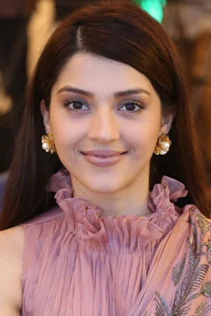 Mehreen Pirzada photo