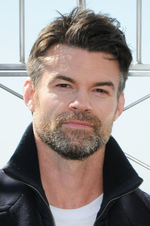 Daniel Gillies photo