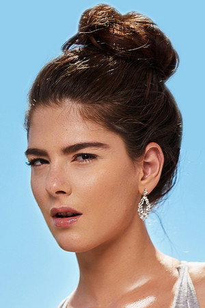 Photo of Sara Bell from the Latest Netflix gallery