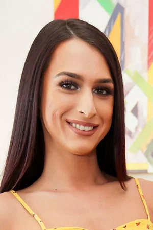 Photo of Khloe Kay from the Latest Netflix gallery