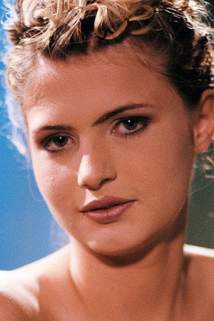 Photo of Sarah Dark from the Latest Netflix gallery