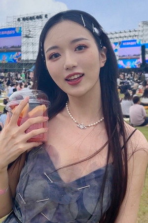 Photo of Qing Qing Cao from the Latest Netflix gallery