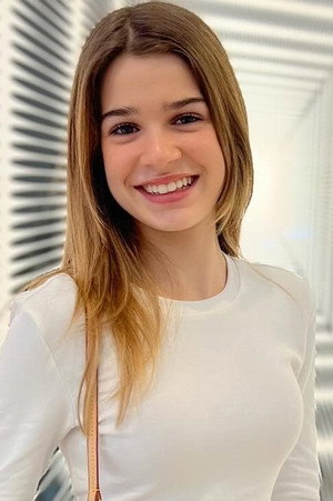 Photo of Lavinya Ünlüer from the Latest Netflix gallery