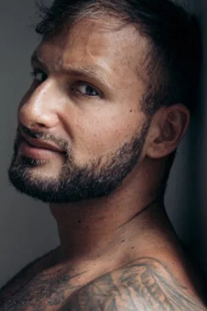 Photo of Parker Savage from the Latest Netflix gallery