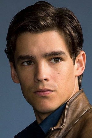 Brenton Thwaites photo