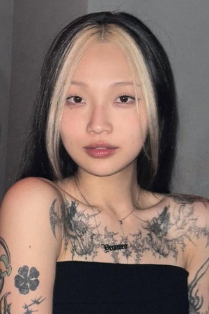 Photo of Yeonseo from the Latest Netflix gallery