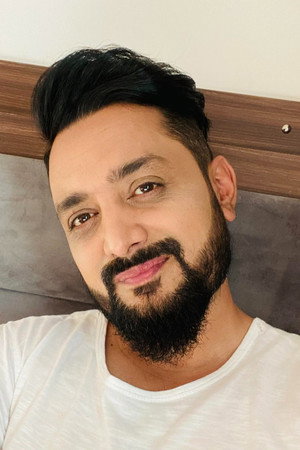 Photo of Asif Shah from the Latest Netflix gallery