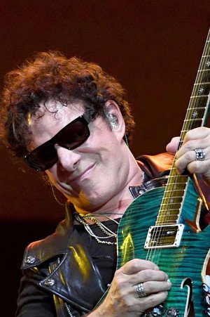 Photo of Neal Schon from the Latest Netflix gallery