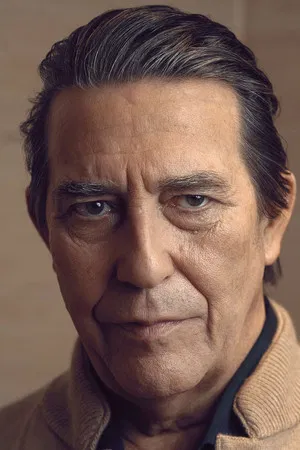 Ciarán Hinds photo