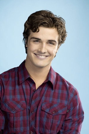 Beau Mirchoff photo