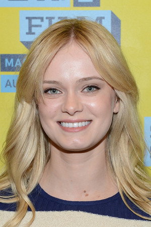 Sara Paxton photo