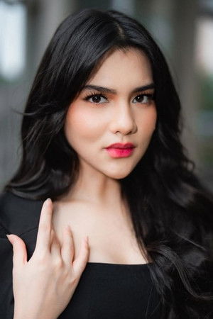 Davina Karamoy photo