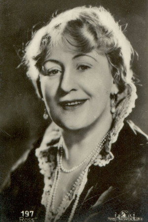 Photo of Julia Serda from the Latest Netflix gallery