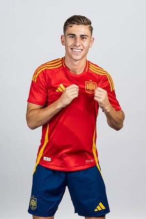 Photo of Fermín López from the Latest Netflix gallery