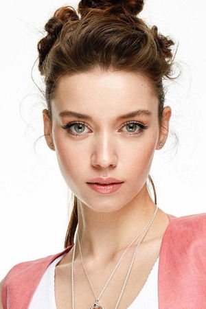 Afra Saraçoğlu photo