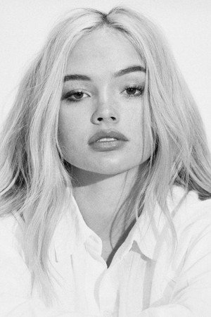 Natalie Alyn Lind photo