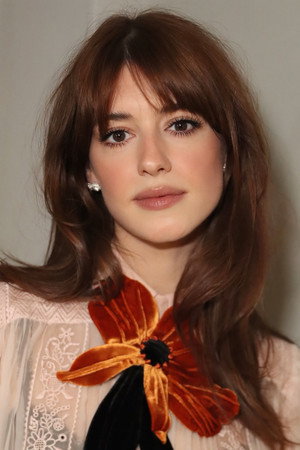 Photo of Daisy Edgar-Jones from the Latest Netflix gallery