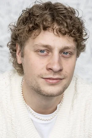 Photo of Antoine Olivier Pilon from the Latest Netflix gallery