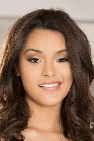 Photo of Josie Jagger from the Latest Netflix gallery