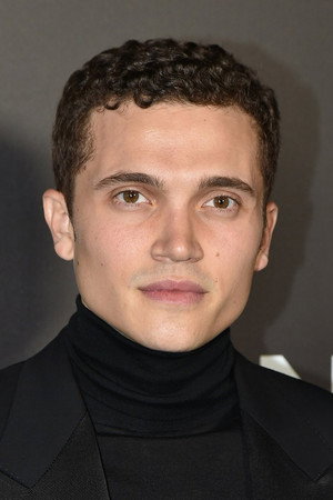 Karl Glusman photo