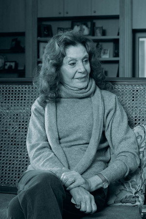 Yıldız Kenter photo