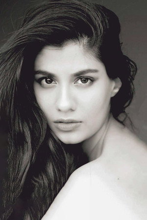 Shreya Dhanwanthary photo