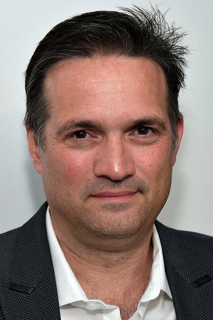 Photo of Matthew Barry from the Latest Netflix gallery
