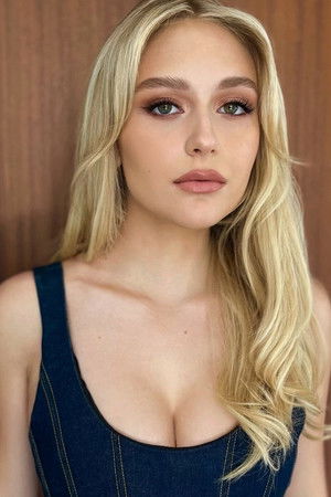 Alyvia Alyn Lind photo