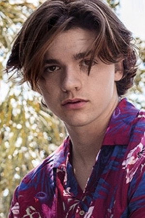 Joel Courtney photo
