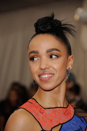 FKA twigs photo