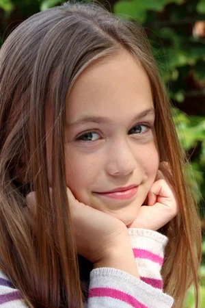 Photo of Ella Ballentine from the Latest Netflix gallery