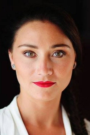 Stephanie Leon photo