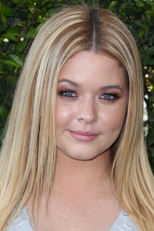 Sasha Pieterse photo
