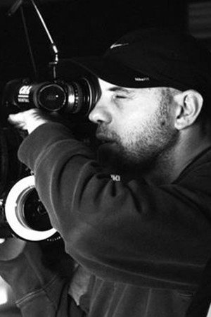 Photo of Esteban Sapir from the Latest Netflix gallery