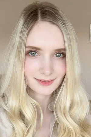 Photo of Lily Hart from the Latest Netflix gallery