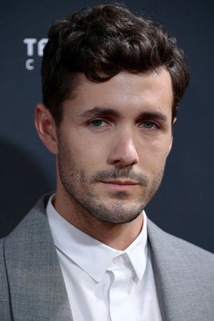 Jonah Hauer-King photo