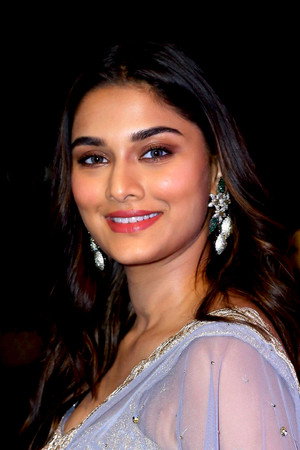 Saiee Manjrekar photo