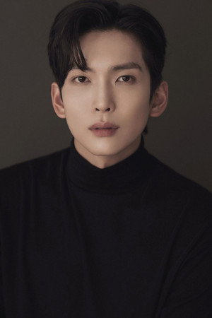 Moon Kang-hyuk photo