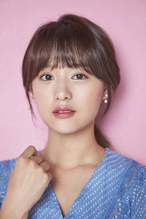 Kim Ji-won photo