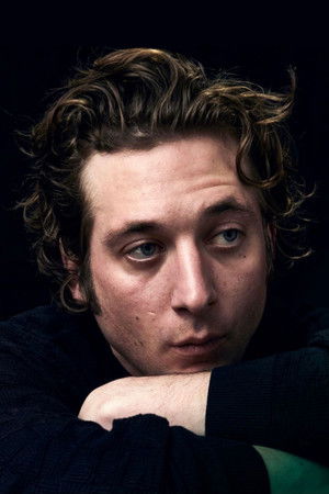 Jeremy Allen White photo