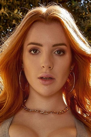 Photo of Scarlett Jones from the Latest Netflix gallery