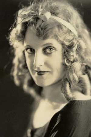 Photo of Ella Hall from the Latest Netflix gallery