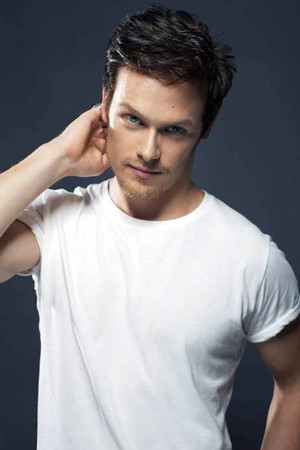 Sam Heughan photo