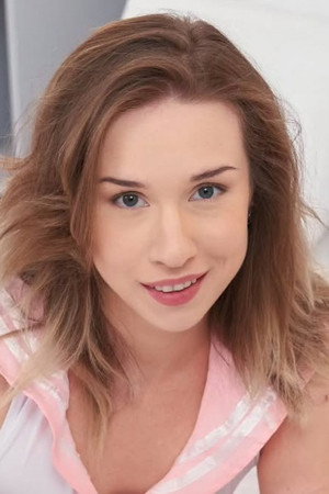 Photo of Alice Klay from the Latest Netflix gallery