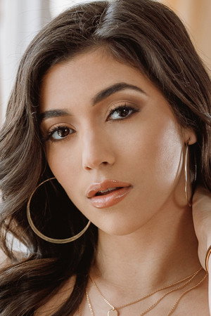 Photo of Brooklyn Gray from the Latest Netflix gallery