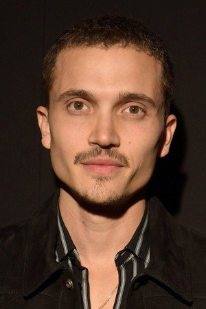 Karl Glusman photo