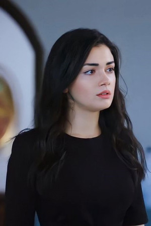 Özge Yağız photo