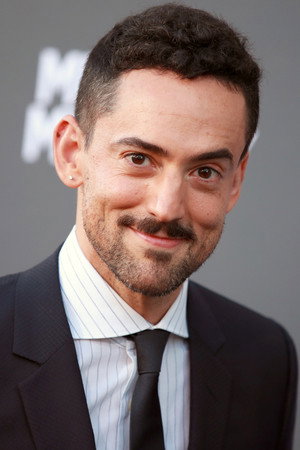 Luis Gerardo Méndez photo